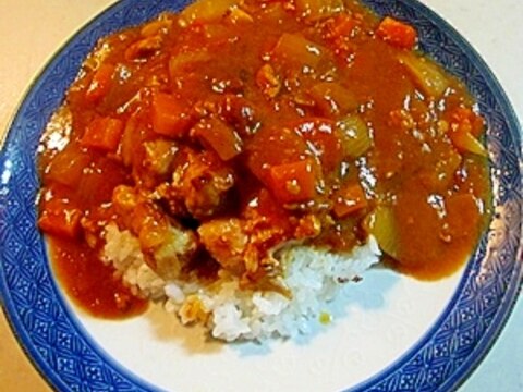 夏に辛くてさっぱり！鶏とトマトのカレーです